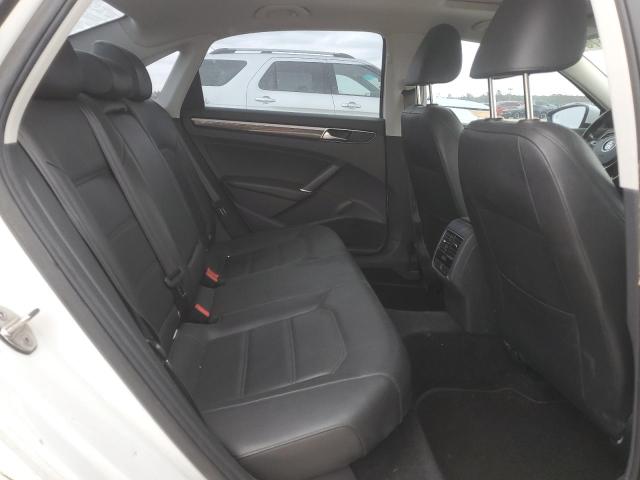 2018 VOLKSWAGEN PASSAT SE - 1VWBA7A35JC011001