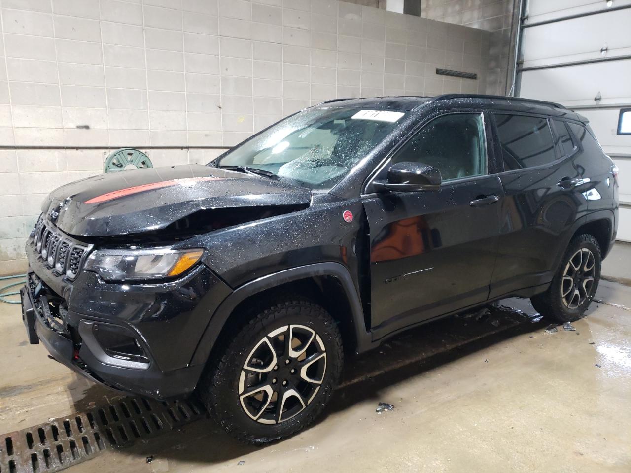  Salvage Jeep Compass