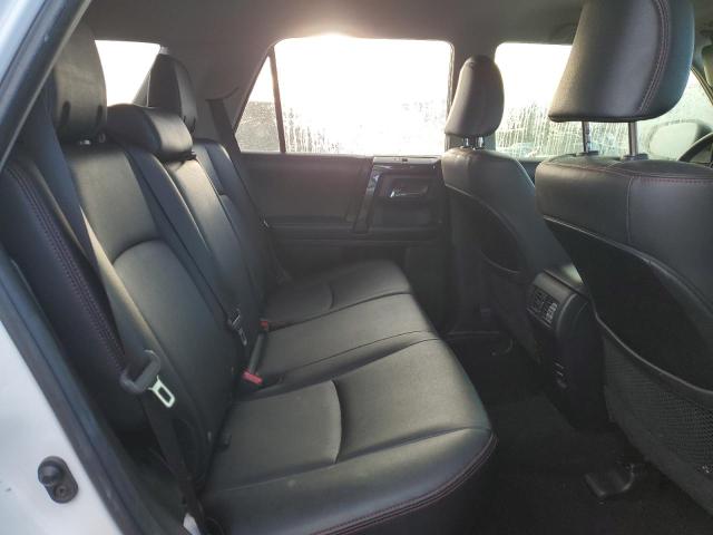 2019 TOYOTA 4RUNNER SR - JTEBU5JR8K5702284
