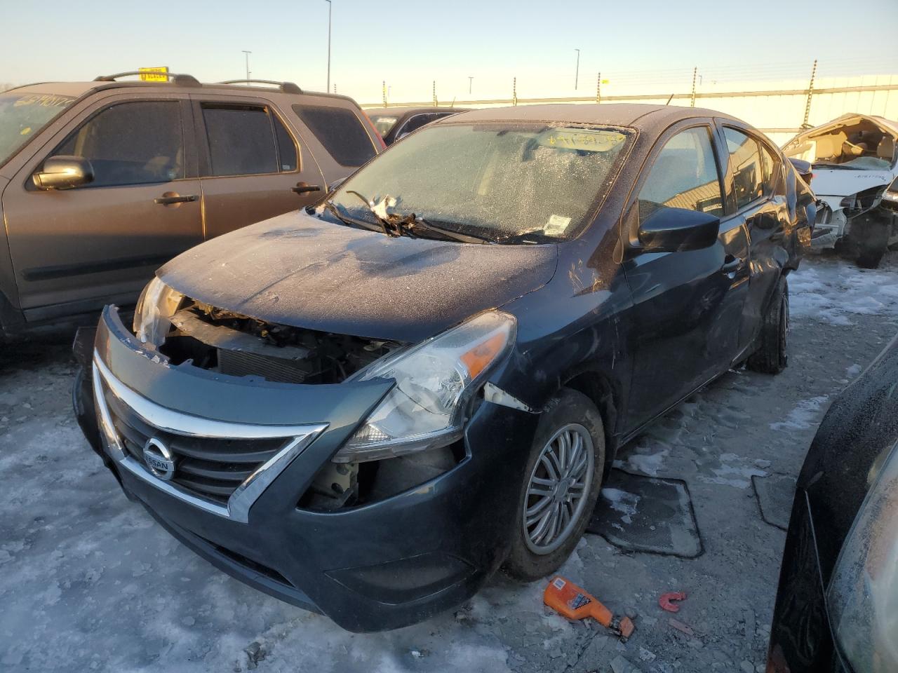 NISSAN VERSA S