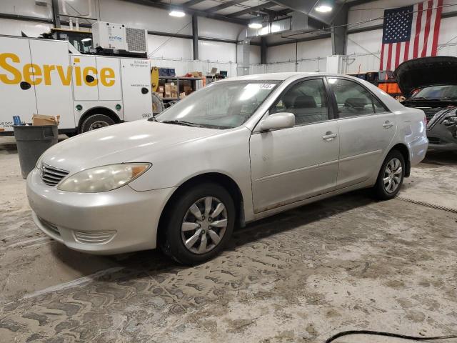 TOYOTA CAMRY LE 2005 tan sedan 4d gas 4T1BE32K05U505588 photo #1