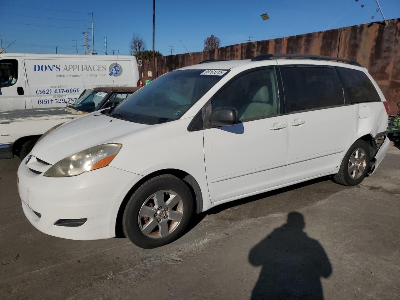  Salvage Toyota Sienna