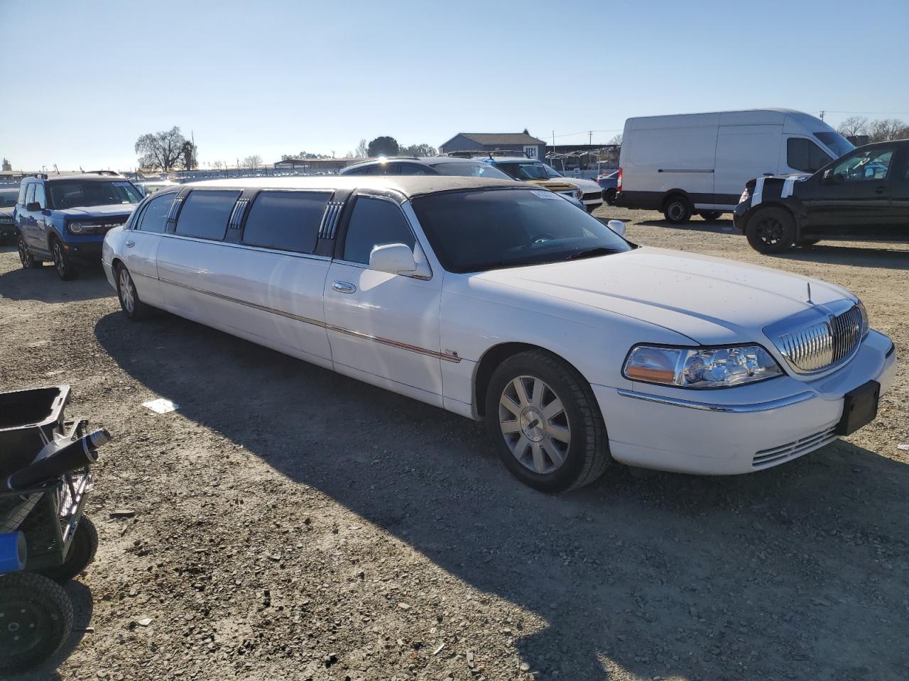 Lot #3058623464 2004 LINCOLN TOWN CAR E