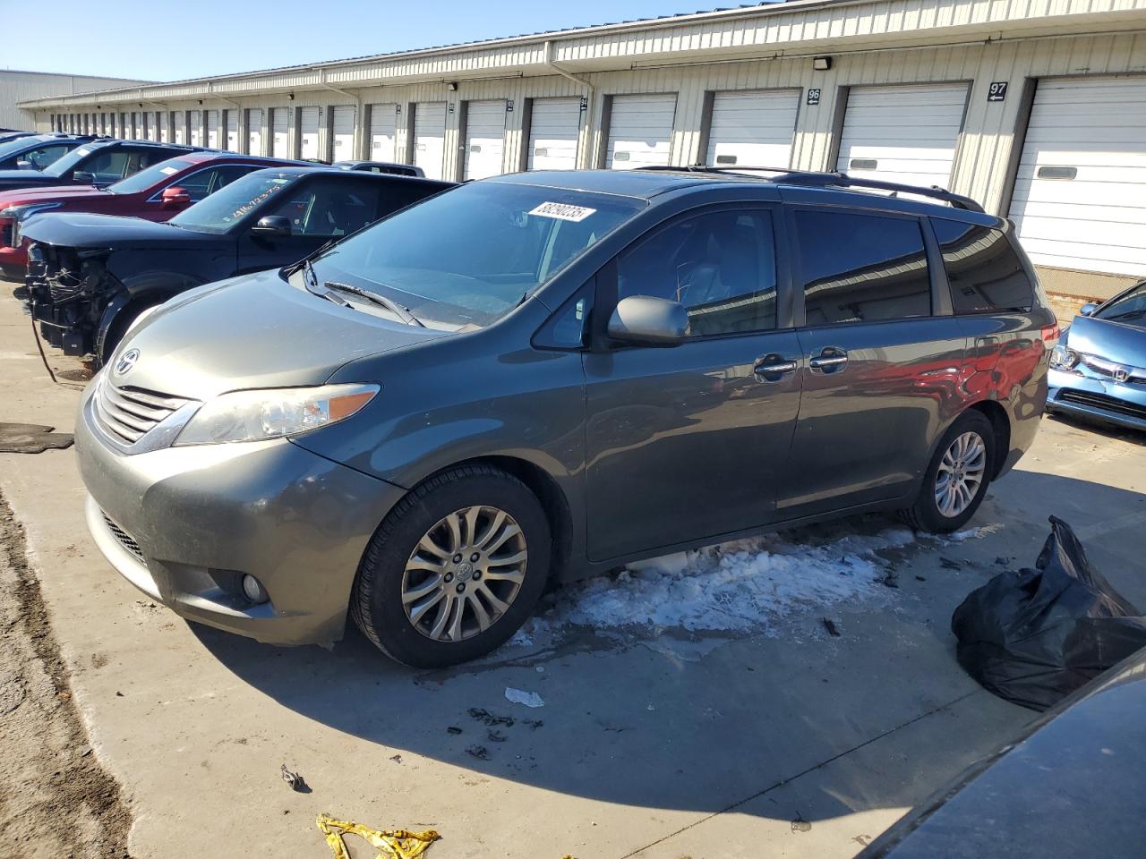  Salvage Toyota Sienna