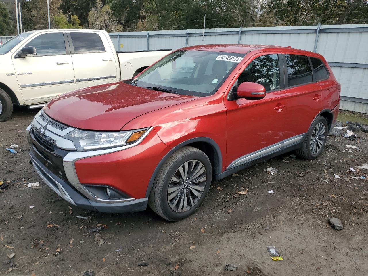 MITSUBISHI OUTLANDER SE