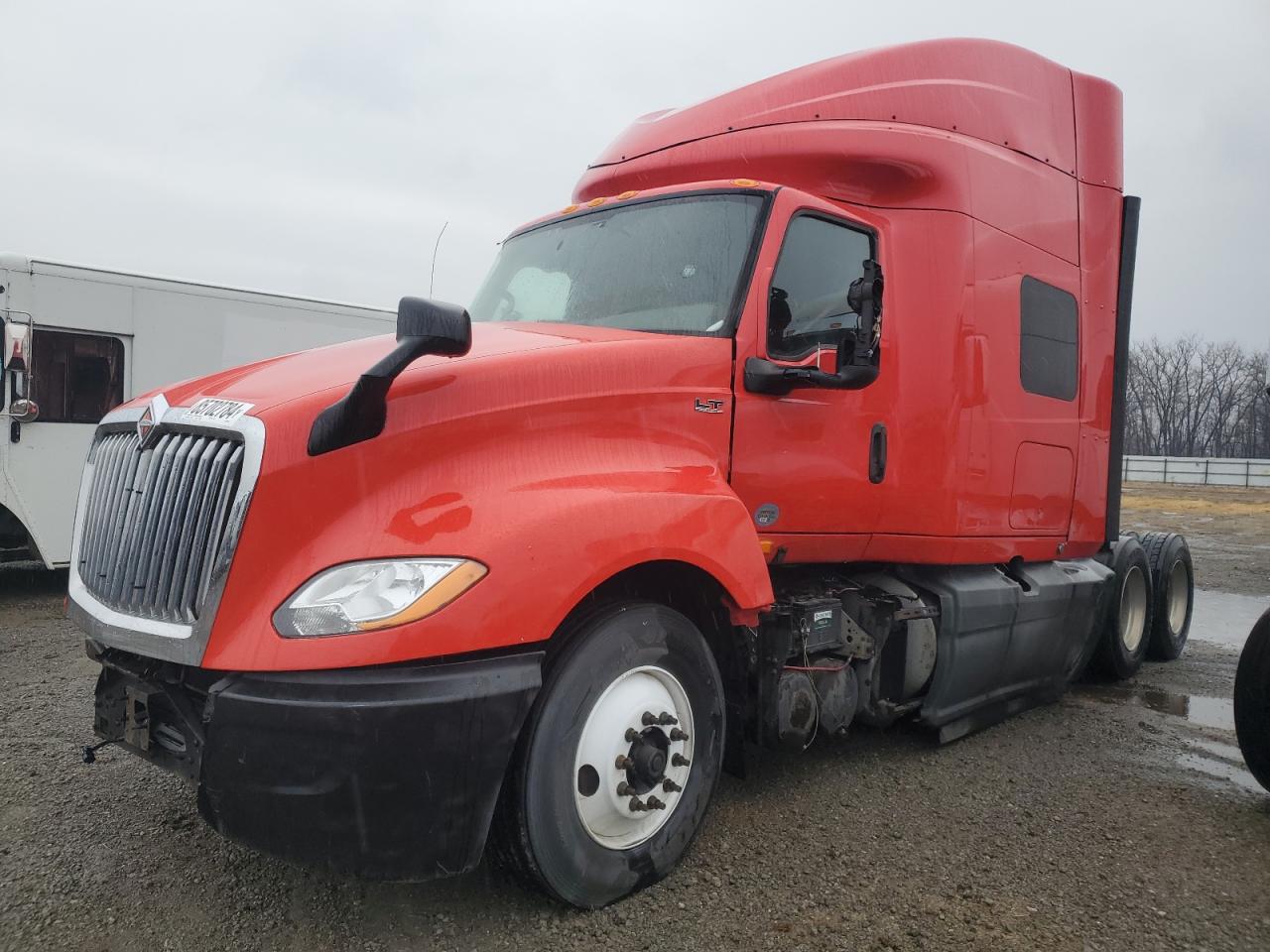 Lot #3237177636 2018 INTERNATIONAL LT625