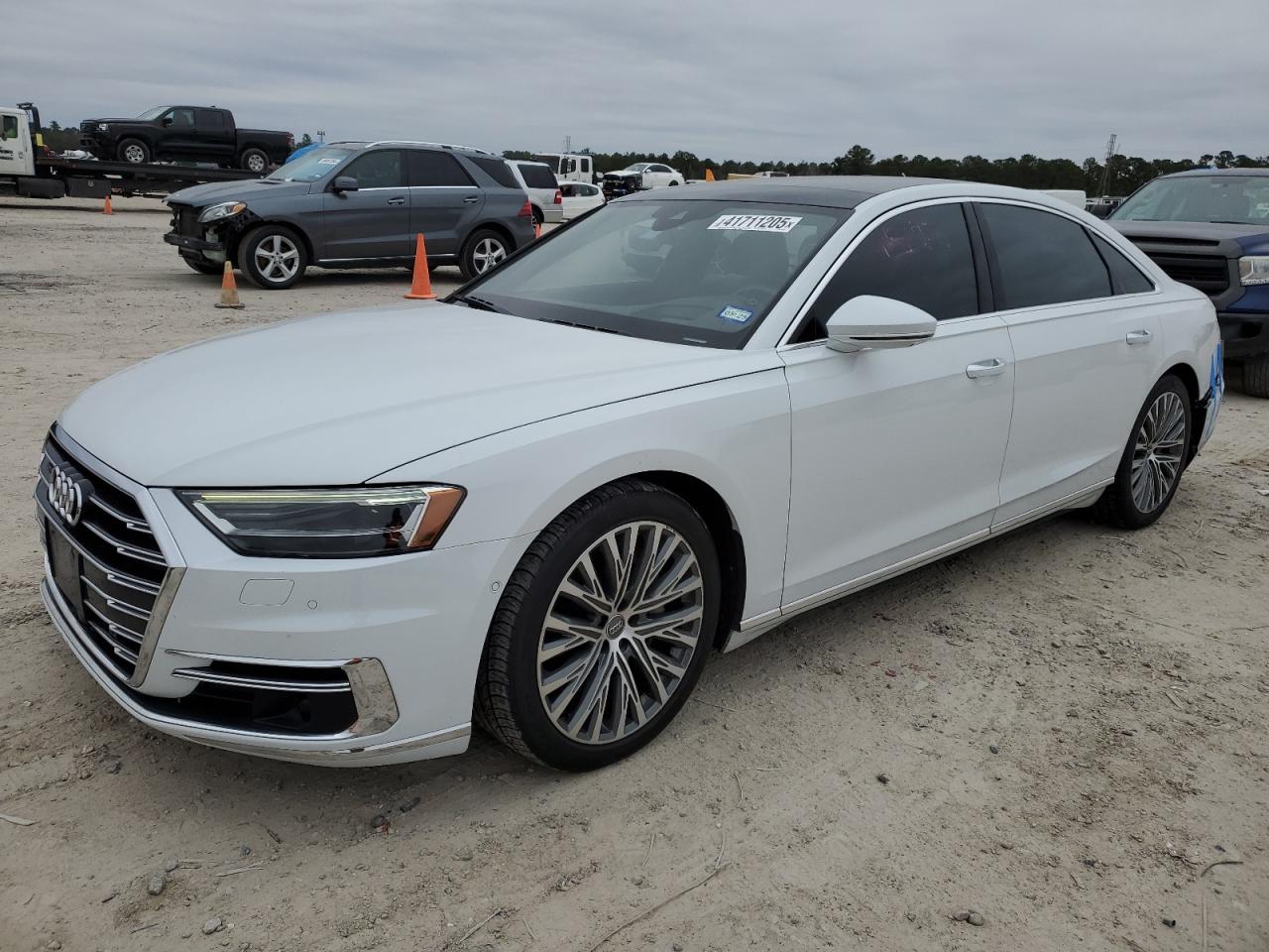 WAU8DAF82KN014043 AUDI A8 L 2019