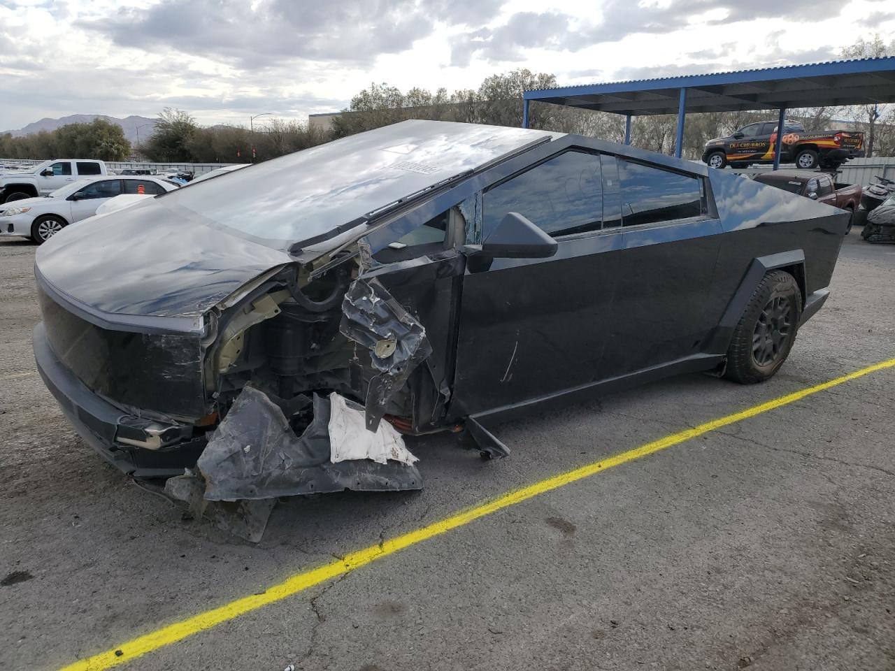 TESLA CYBERTRUCK
