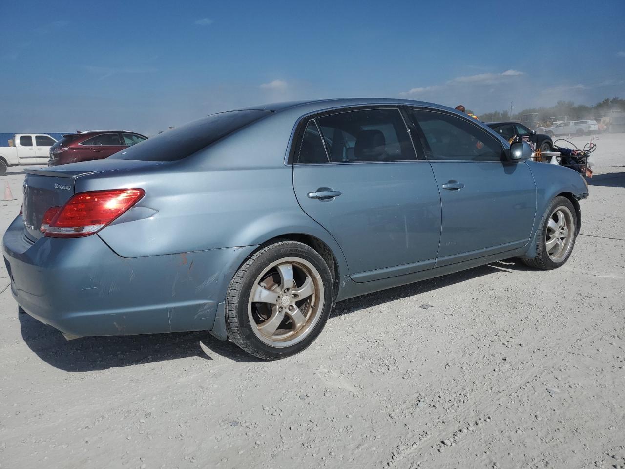 Lot #3049642178 2005 TOYOTA AVALON XL