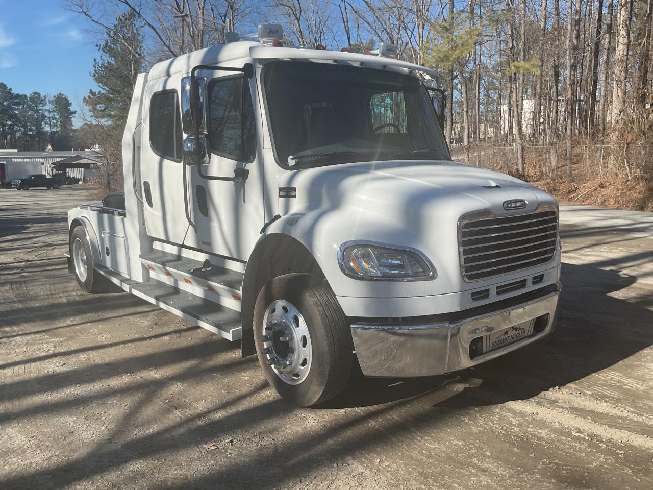  Salvage Freightliner M2 106 Med