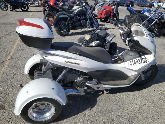 DAIX SCOOTER 2022 white   L37LMGFU1NZ050470 photo #1