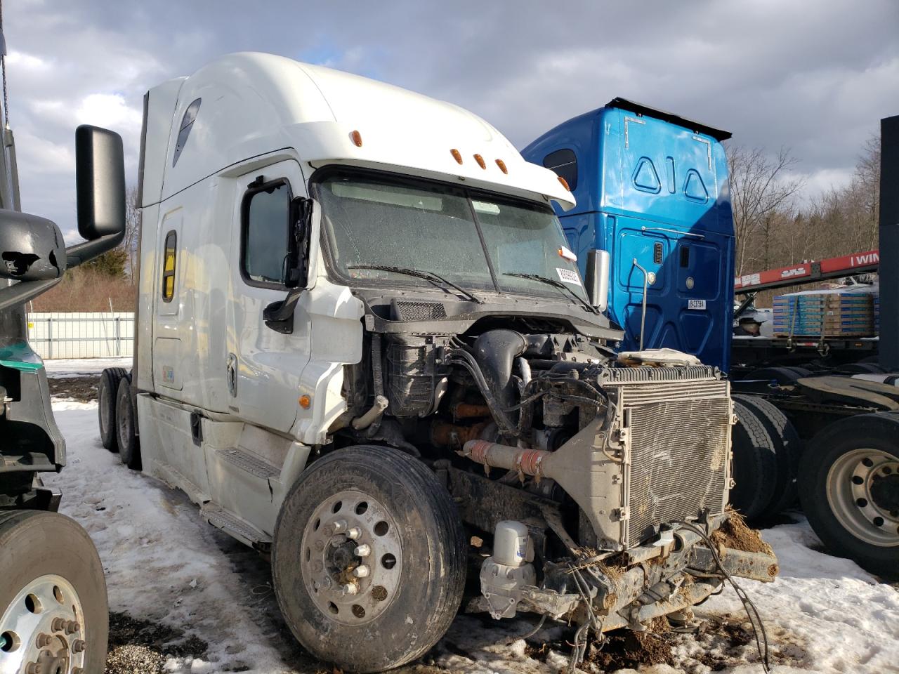  Salvage Freightliner Cascadia 1