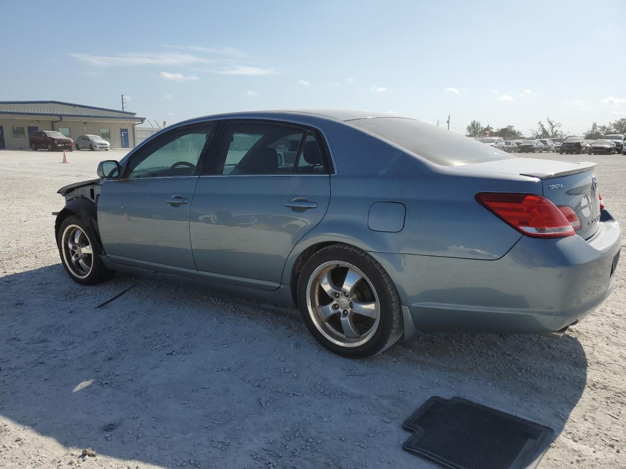 Lot #3049642178 2005 TOYOTA AVALON XL