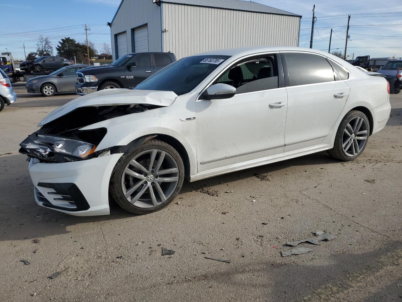 VOLKSWAGEN PASSAT R-LINE