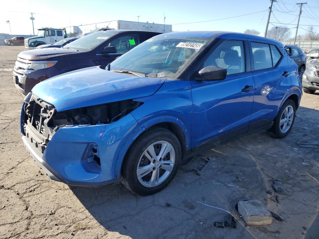  Salvage Nissan Kicks