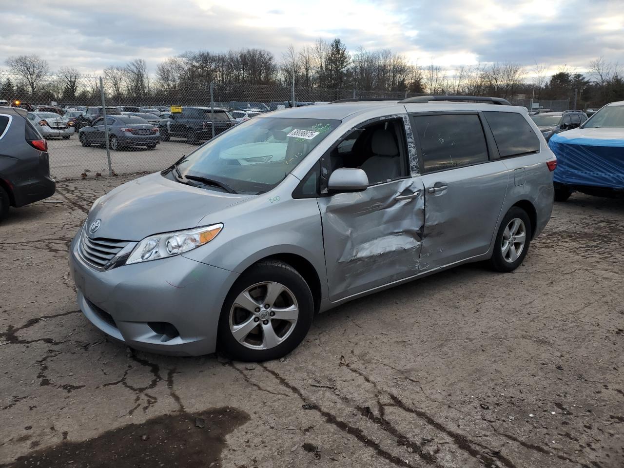  Salvage Toyota Sienna