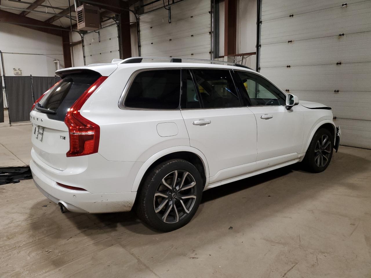 Lot #3044393936 2019 VOLVO XC90 T5 MO