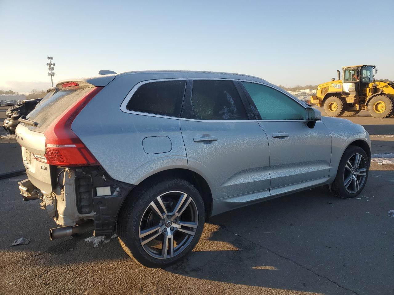 VOLVO XC60 T5 MOMENTUM