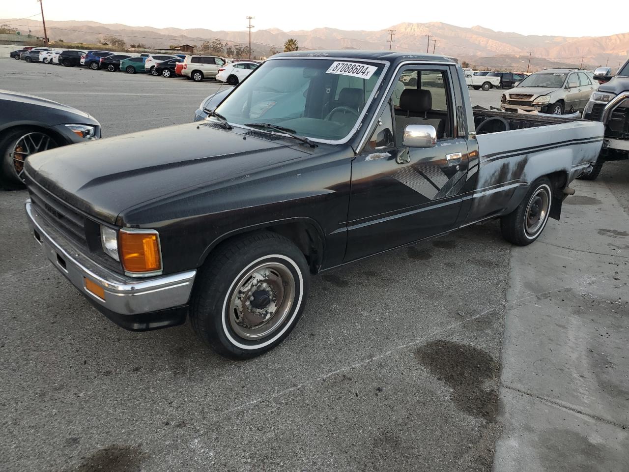 Lot #3055119985 1988 TOYOTA PICKUP 1/2