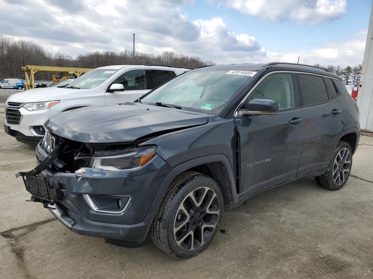  Salvage Jeep Compass