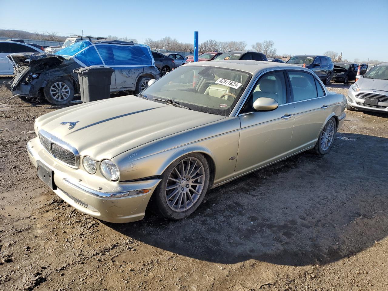  Salvage Jaguar Xj8