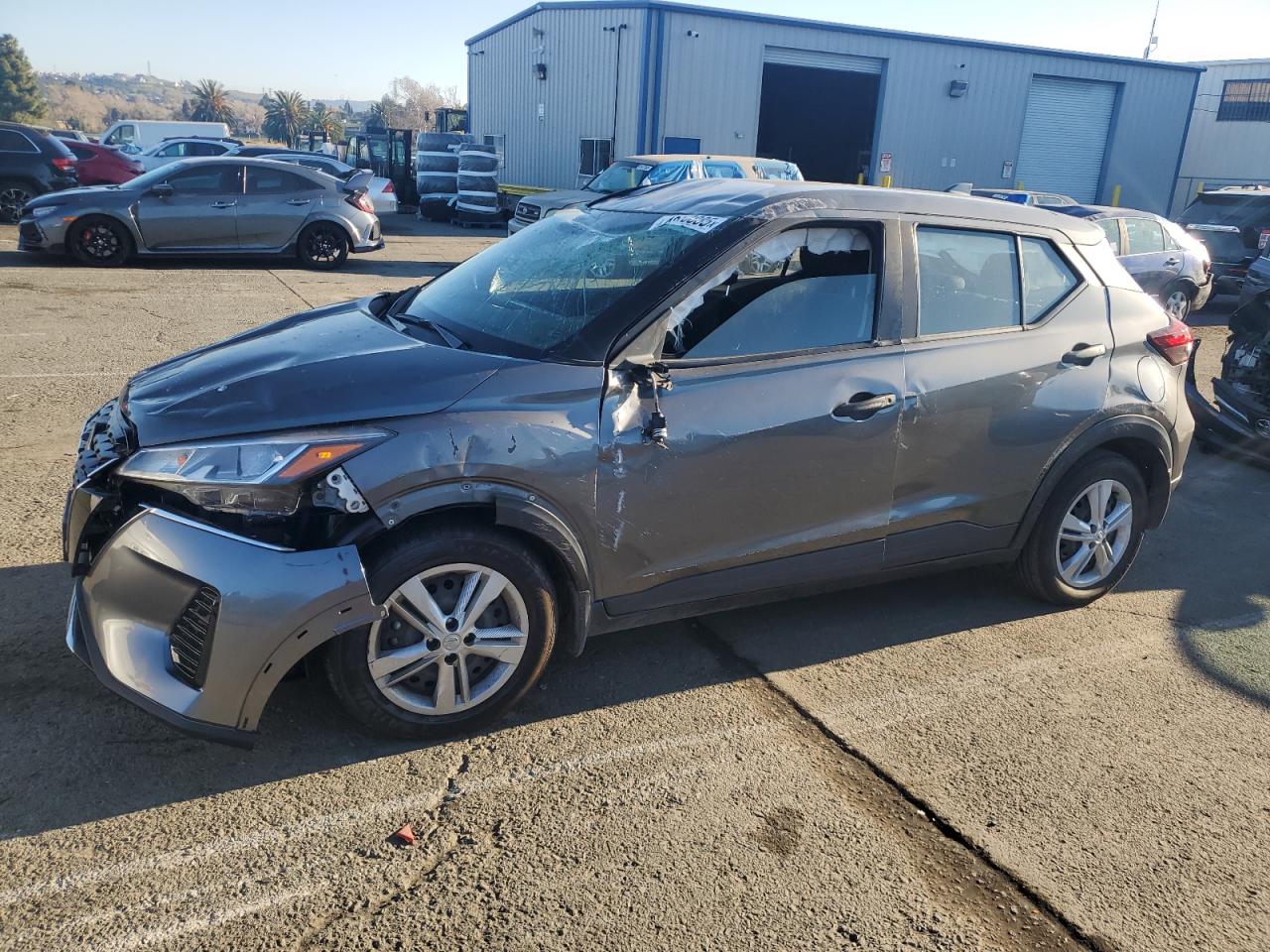  Salvage Nissan Kicks