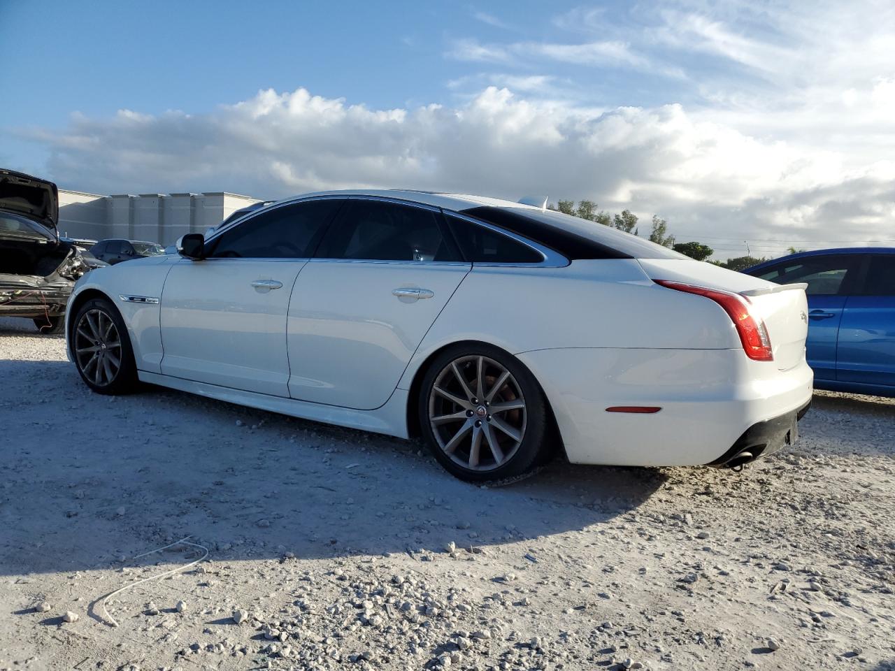 Lot #3051315642 2018 JAGUAR XJ R - SPO