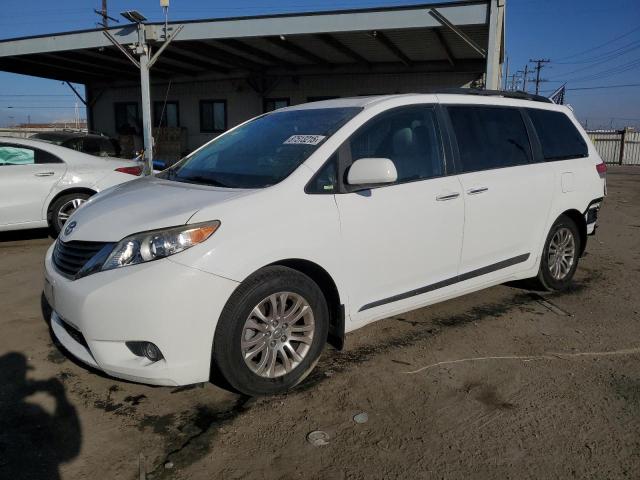 TOYOTA SIENNA XLE 2012 white  gas 5TDYK3DC7CS261579 photo #1