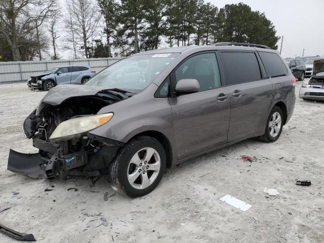 TOYOTA SIENNA LE