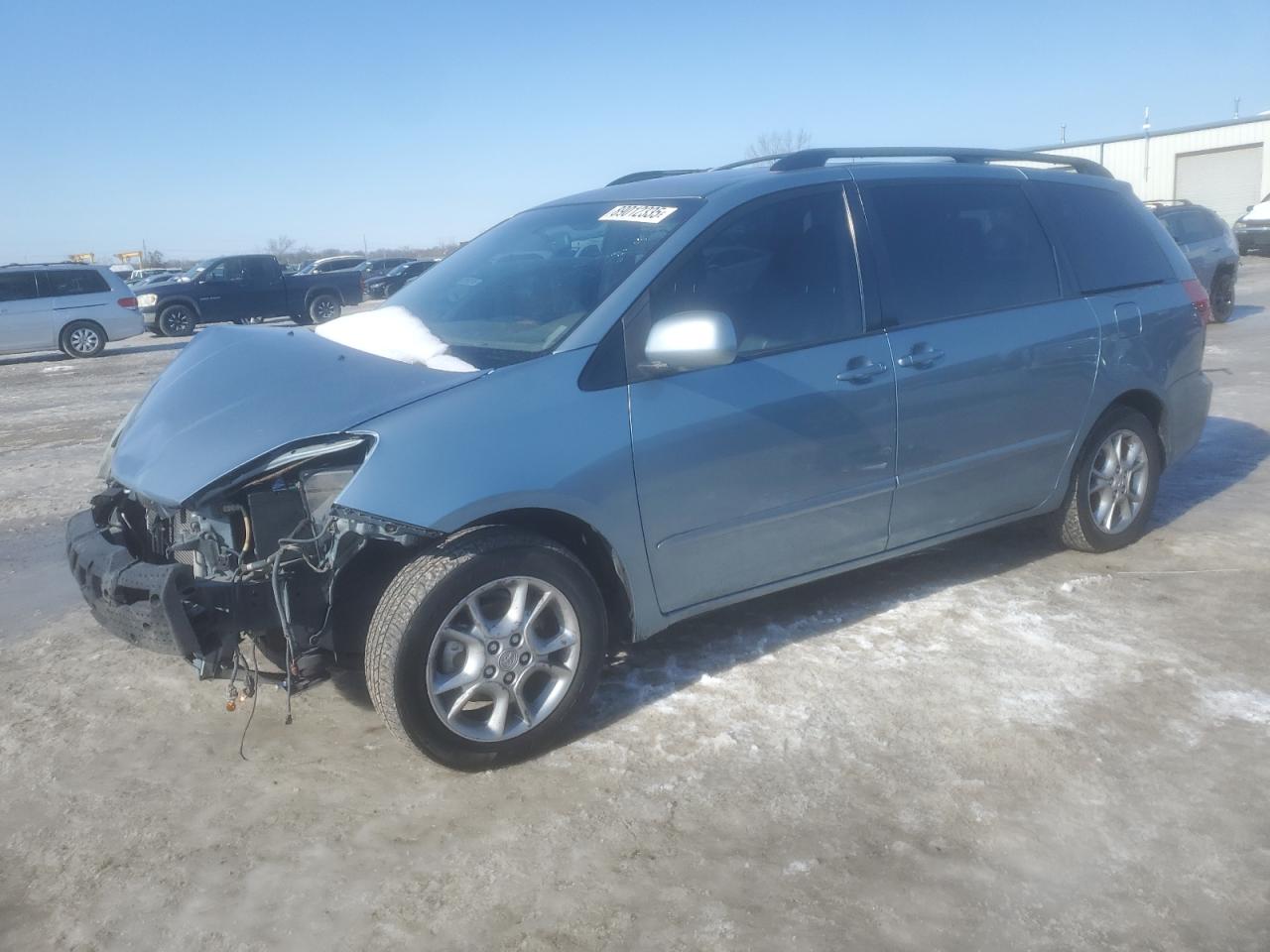  Salvage Toyota Sienna