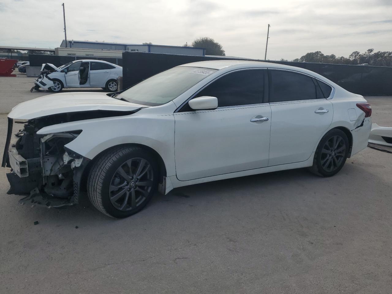  Salvage Nissan Altima