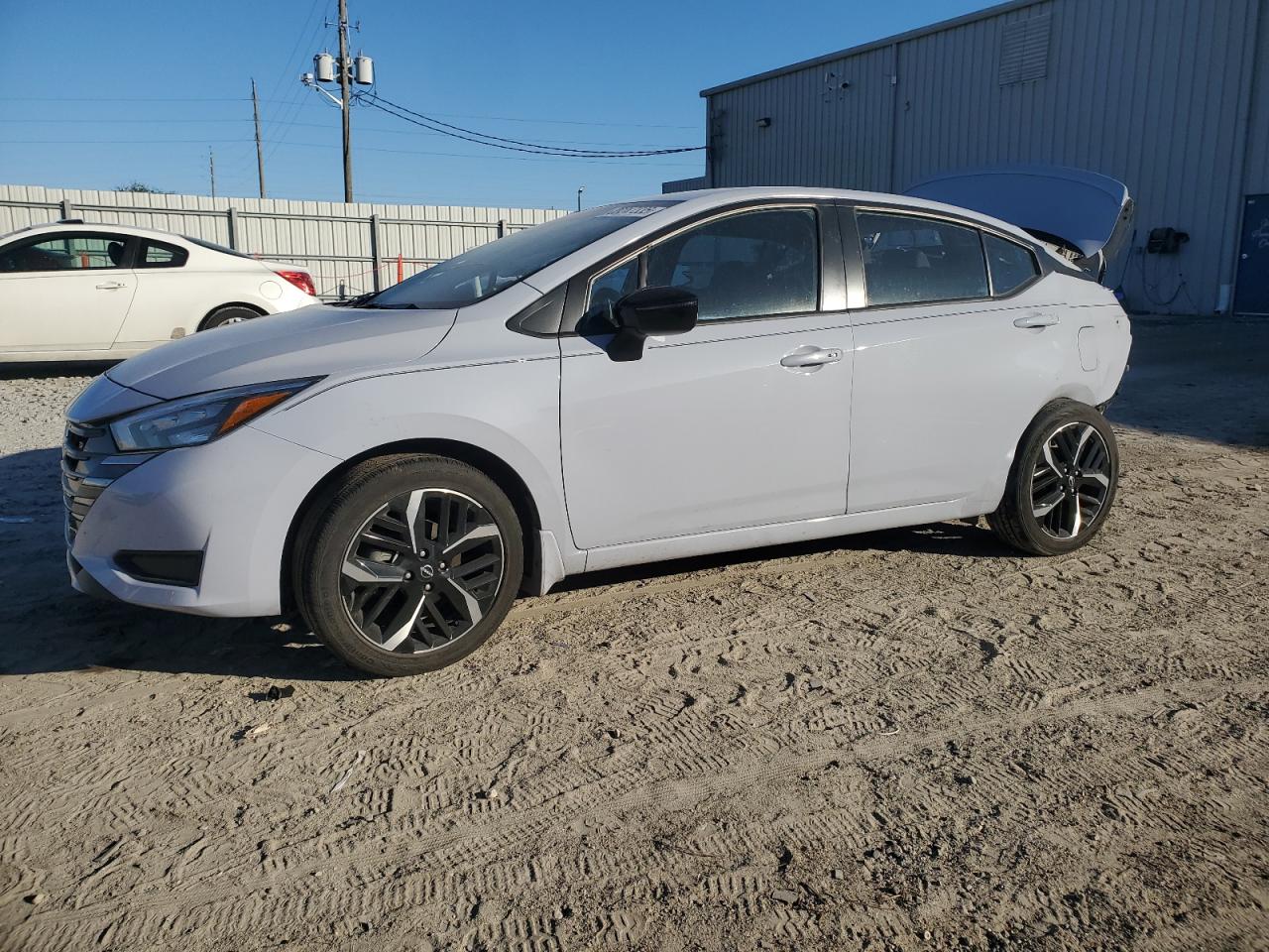 3N1CN8FV5PL833275 NISSAN VERSA SR 2023