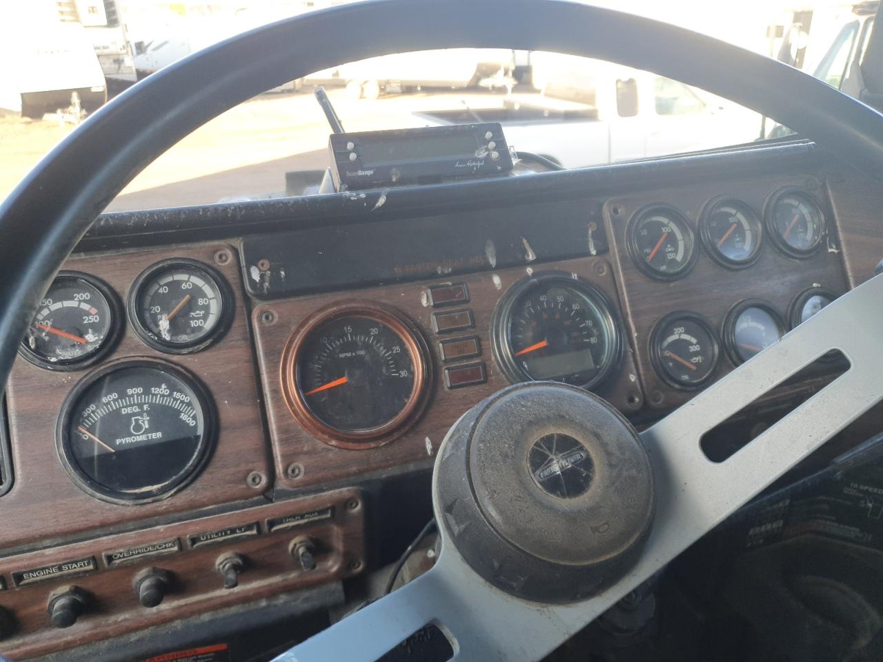 Lot #3284341051 1999 FREIGHTLINER CONVENTION