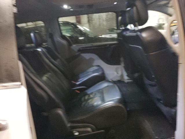 2016 CHRYSLER TOWN & COU - 2C4RC1GG8GR158402