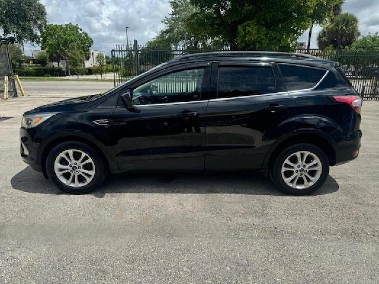 Lot #3044398746 2017 FORD ESCAPE SE