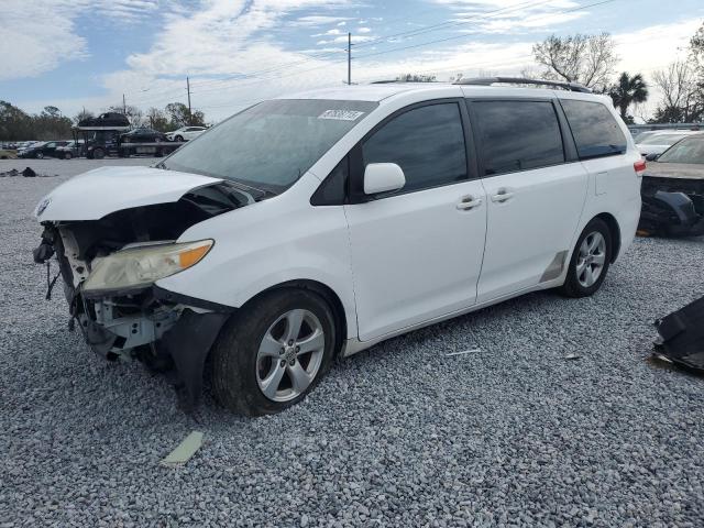 TOYOTA SIENNA LE