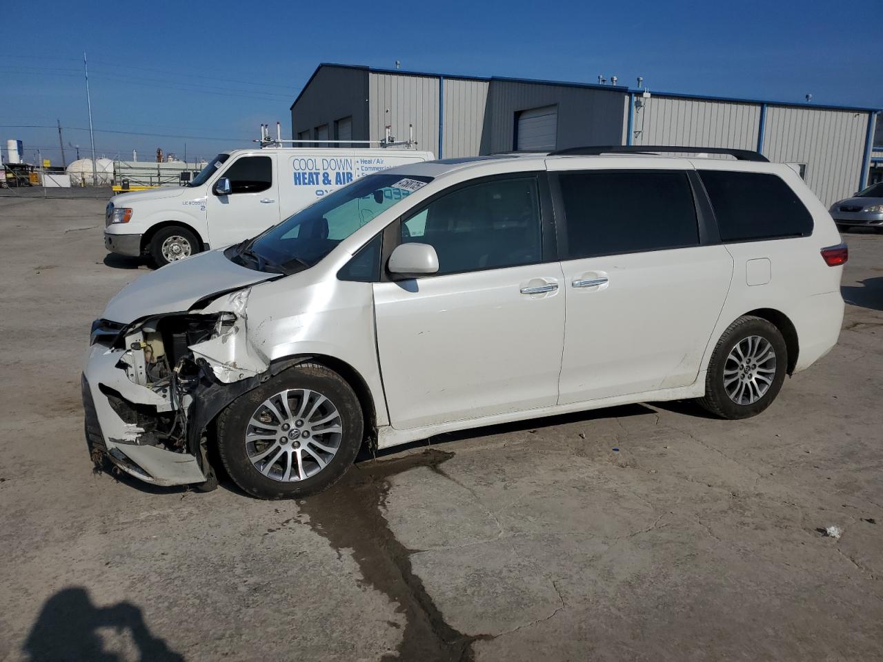  Salvage Toyota Sienna