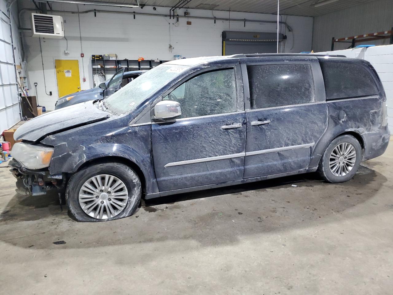 CHRYSLER TOWN & COUNTRY TOURING L