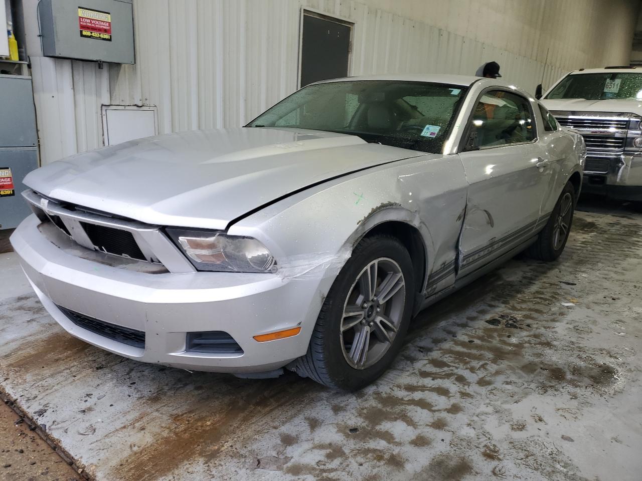  Salvage Ford Mustang