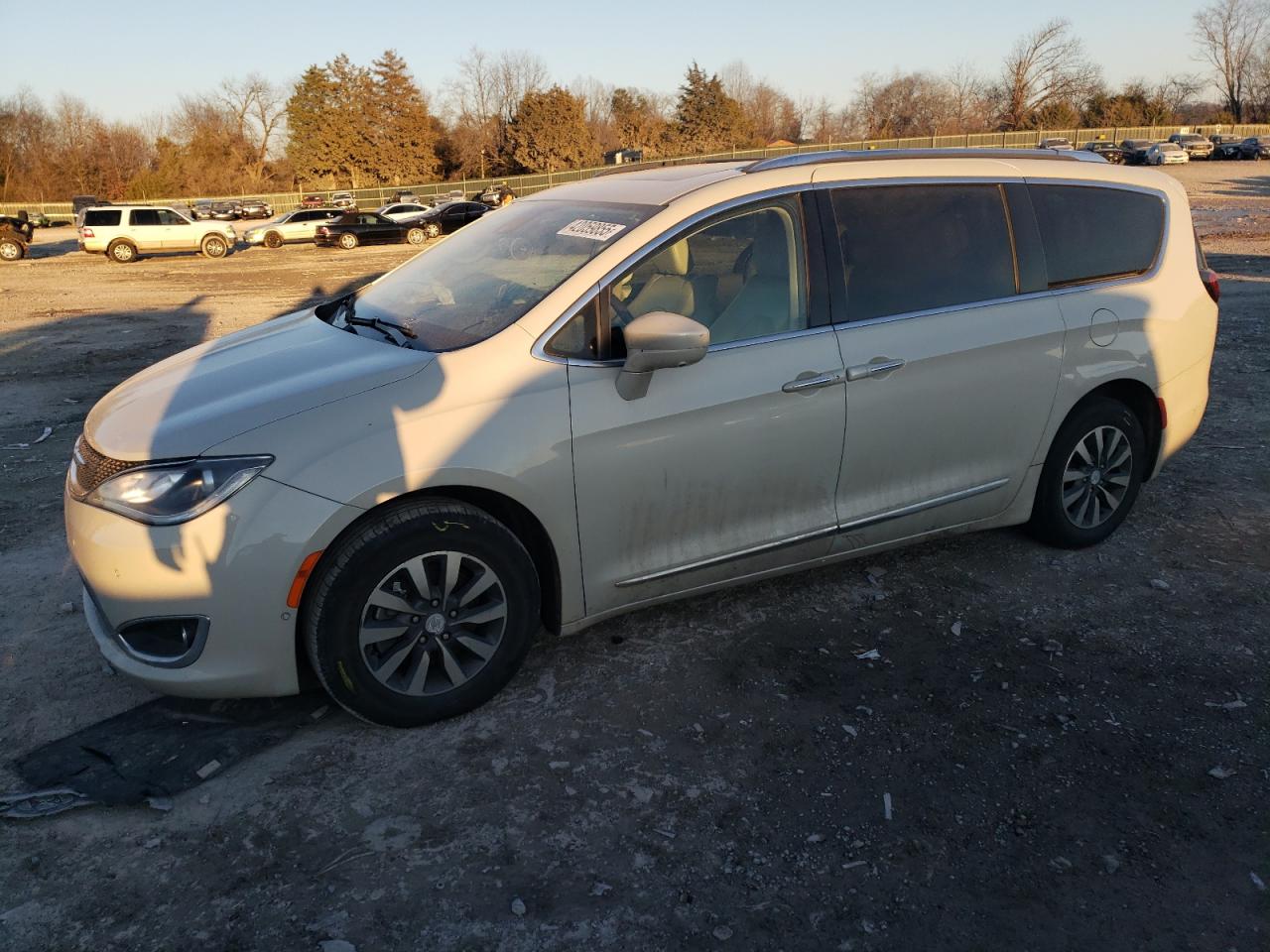  Salvage Chrysler Pacifica