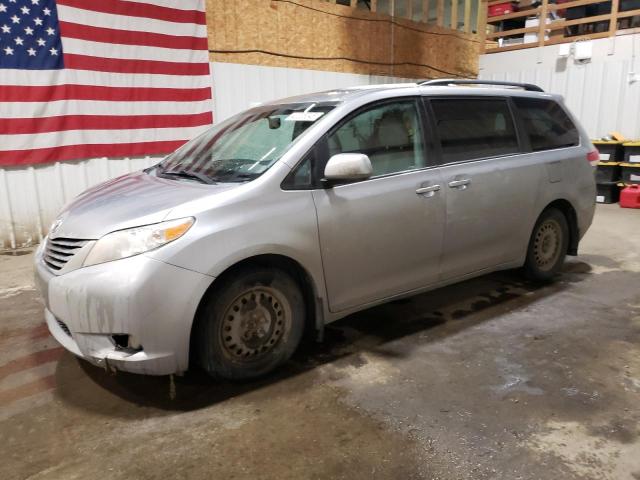 TOYOTA SIENNA XLE