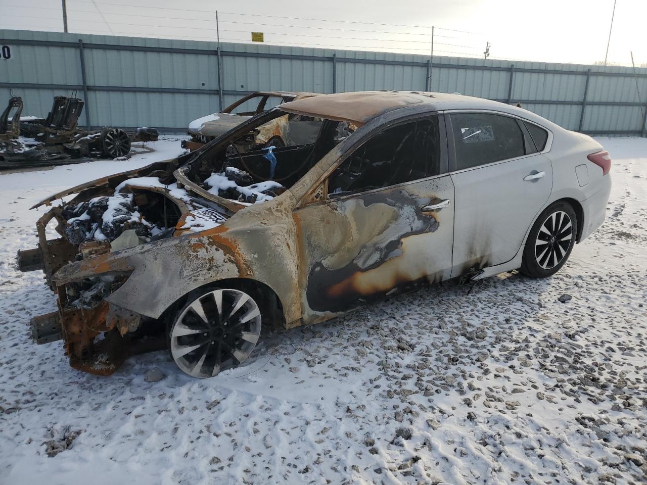  Salvage Nissan Altima