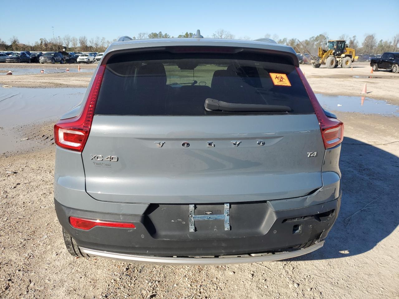 Lot #3049479649 2022 VOLVO XC40 T4 MO