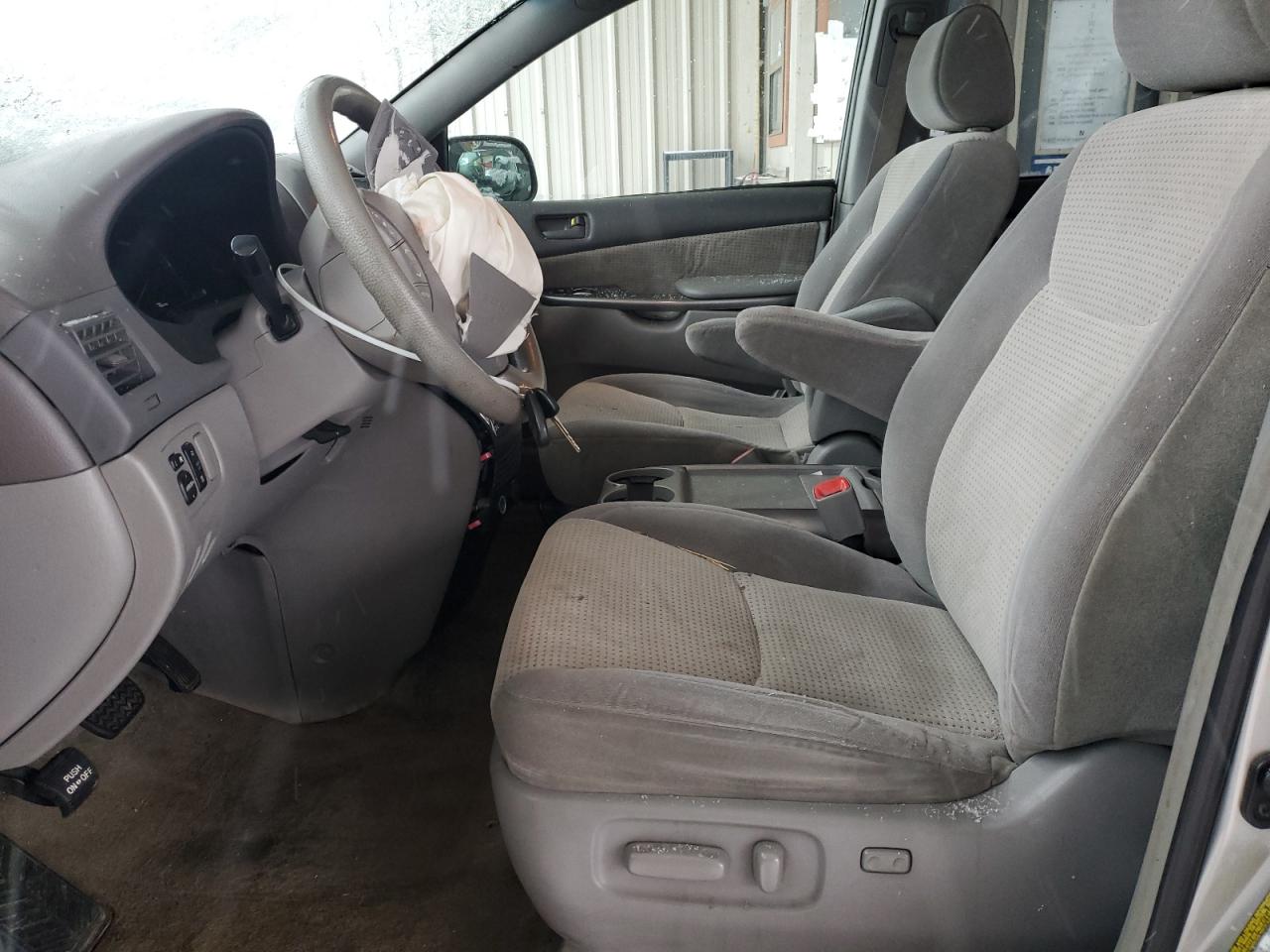 Lot #3274773200 2006 TOYOTA SIENNA CE