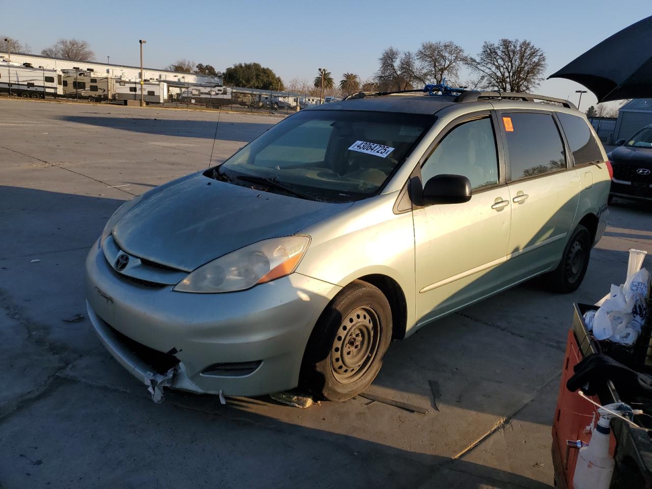  Salvage Toyota Sienna