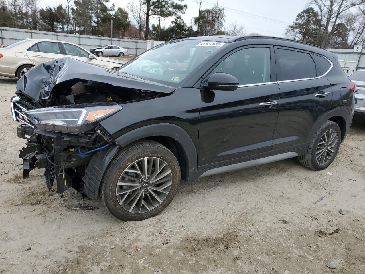  Salvage Hyundai TUCSON