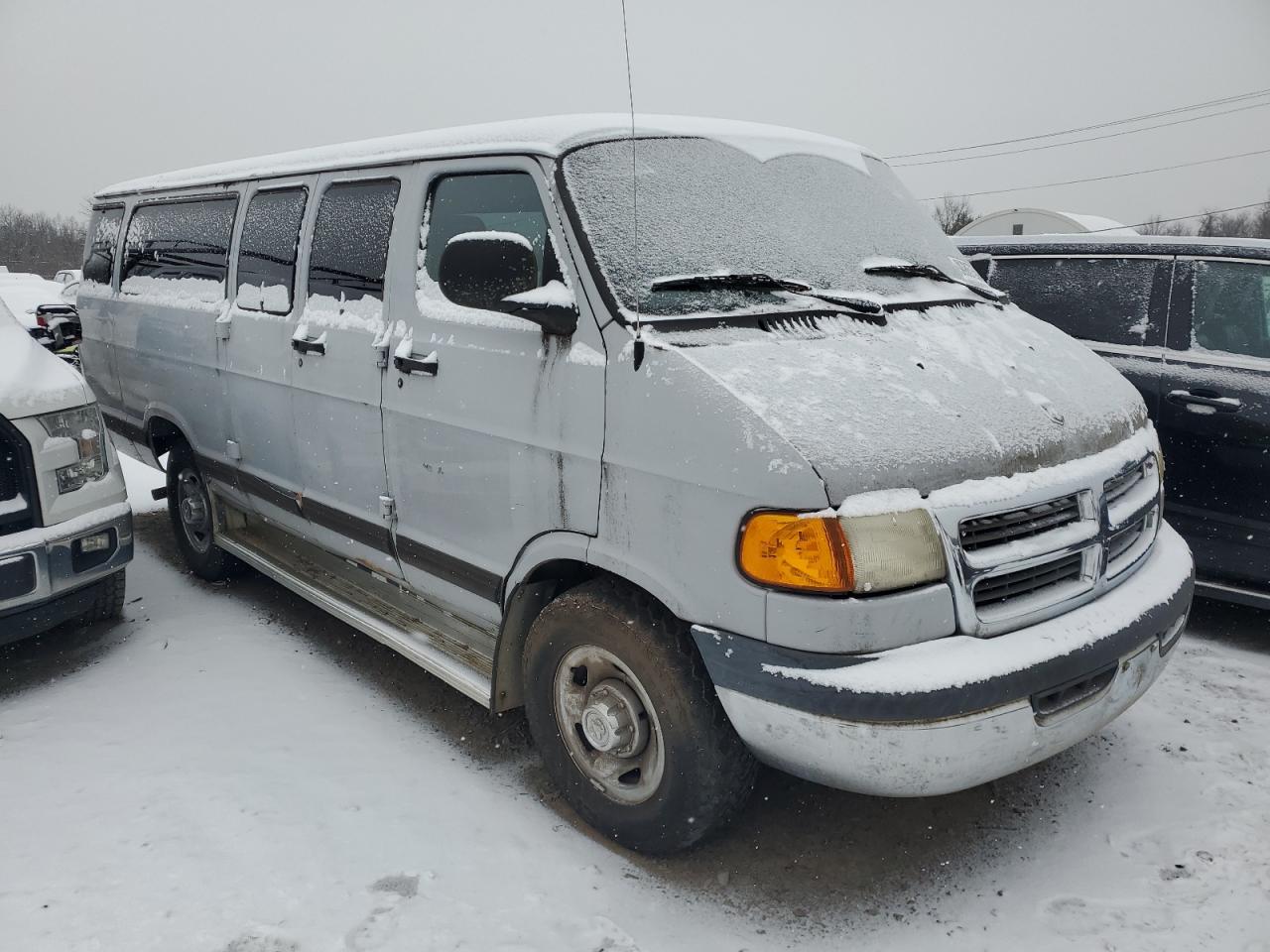 Lot #3049560684 2001 DODGE RAM WAGON