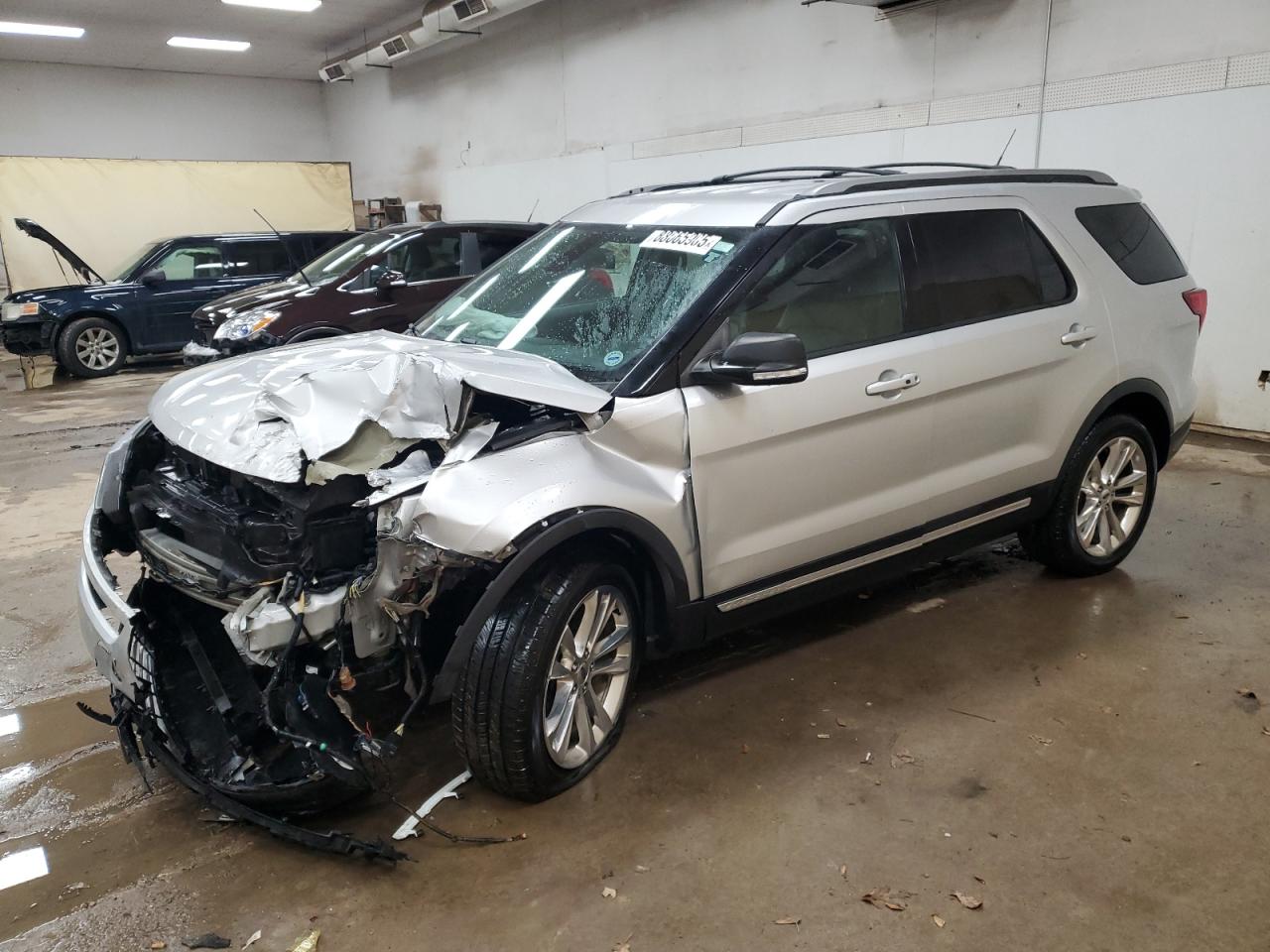  Salvage Ford Explorer