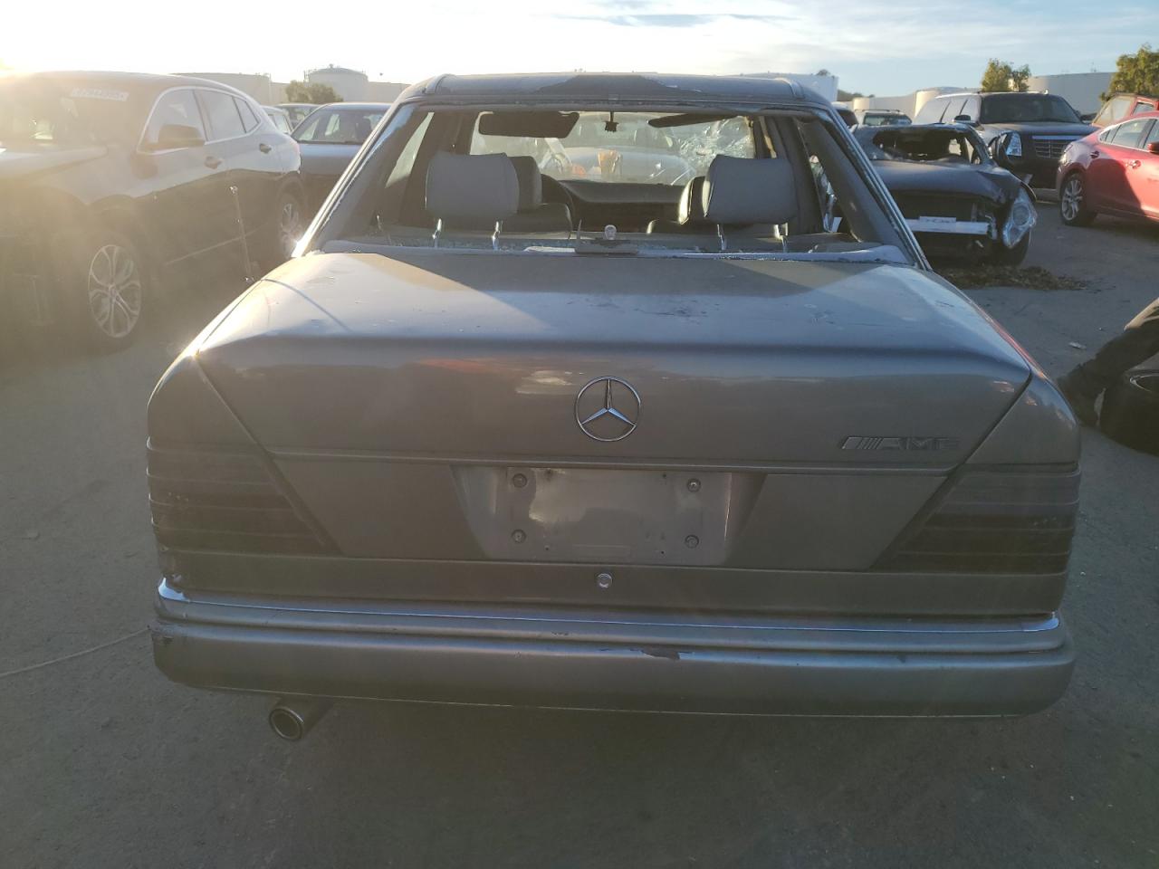 Lot #3056331432 1991 MERCEDES-BENZ 300 E