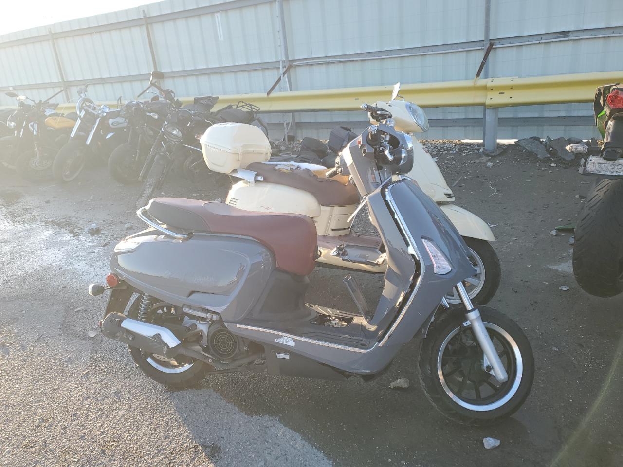 LC2DBJ145JC100692 KYMCO USA INC LIKE 150 2018